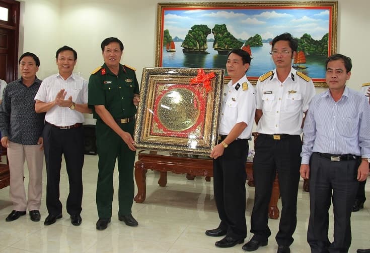 Đoàn Đại biểu HĐND tỉnh Hưng Yên thăm, làm việc tại Vùng 1 Hải quân