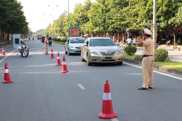Quy định về xử lý hành vi điều động hoặc giao cho người không đủ điều kiện điều khiển phương tiện giao thông đường bộ