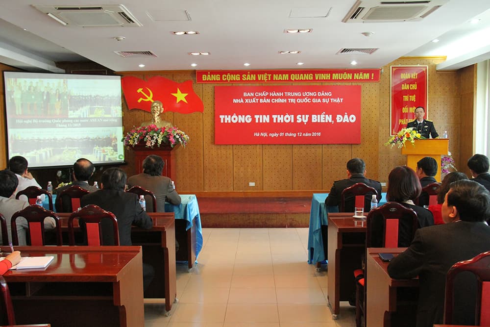 Tuyên truyền biển, đảo cho cán bộ, nhân viên Nhà xuất bản Chính trị Quốc gia Sự thật