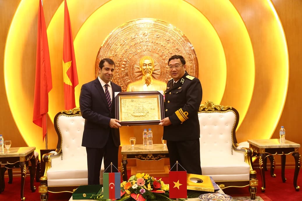 Tư lệnh Hải quân Việt Nam tiếp Đại sứ nước Cộng hòa A-déc-bai-gian 