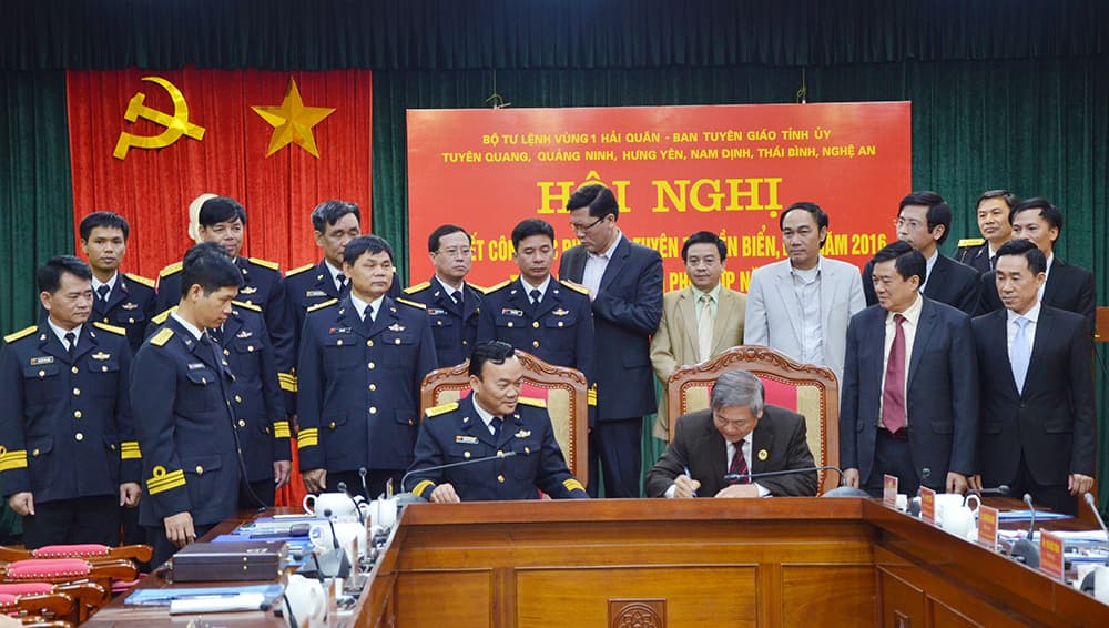 Vùng 1 Hải quân sơ kết công tác tuyên truyền biển, đảo với các địa phương