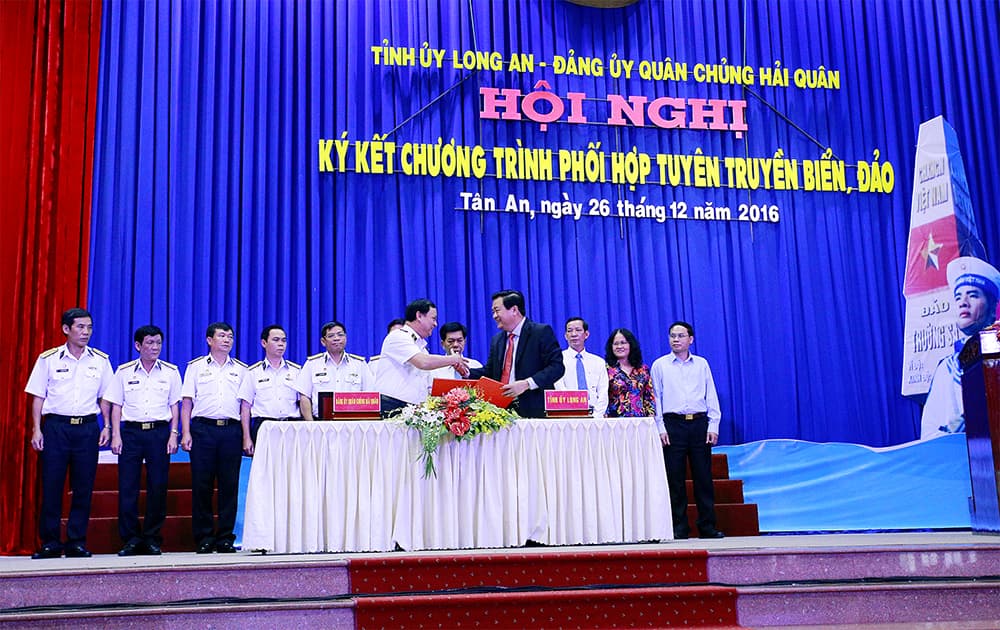 Tỉnh ủy Long An và Đảng ủy Quân chủng Hải quân: Ký kết Chương trình phối hợp tuyên truyền biển, đảo