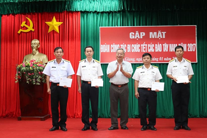 Vùng 5 Hải quân tổ chức Đoàn đi chúc tết quân và dân các đảo tuyến Tây Nam 
