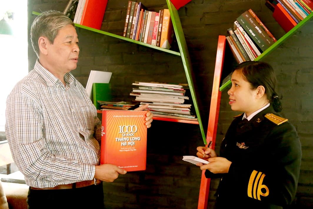 Nhà thơ, nhạc sĩ, nhà nghiên cứu âm nhạc Nguyễn Thụy Kha Luôn sát gần biển, đảo và bộ đội Hải quân