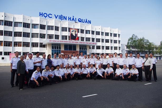Ban Liên lạc truyền thống Hải quân TP. Hải Phòng thăm Học viện Hải quân