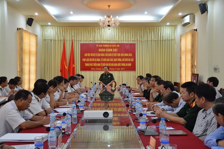 Đoàn công tác giám sát Ủy ban Thường vụ Quốc hội kiểm tra, giám sát tại Vùng 5 Hải quân