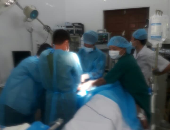 Bệnh xá đảo Trường Sa cấp cứu bệnh nhân bị đứt rời bàn tay phải