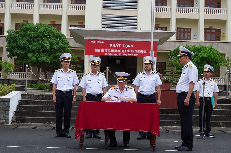 Vùng 3 Hải quân: Phát động phong trào thi đua Bảo đảm trật tự An toàn giao thông năm 2017
