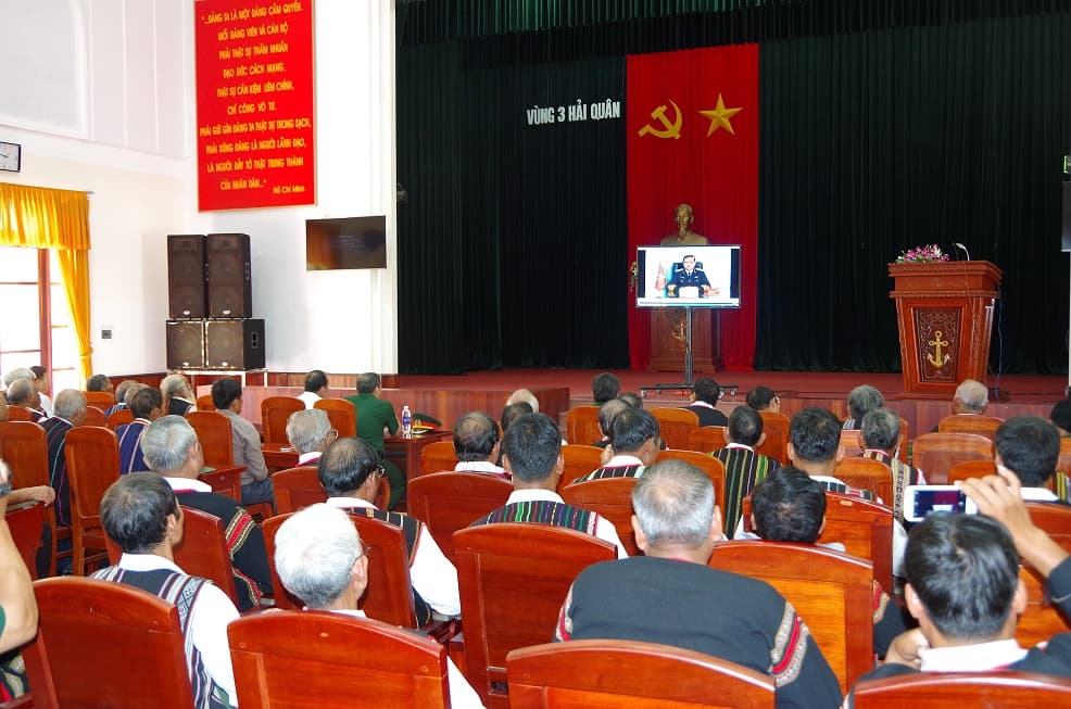 Gặp mặt Đoàn đại biểu già làng, trưởng thôn trên địa bàn Quân khu 5