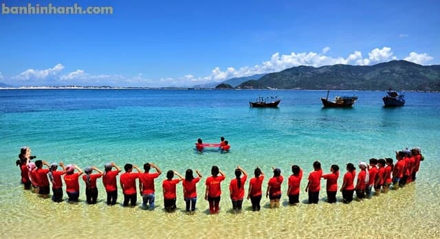 Vượt sóng tới Trường Sa