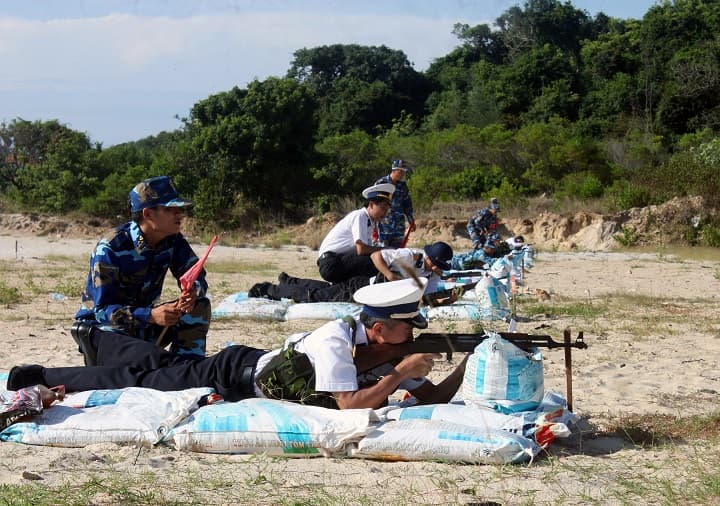 Trung đoàn 196 kiểm tra bắn đạn thật