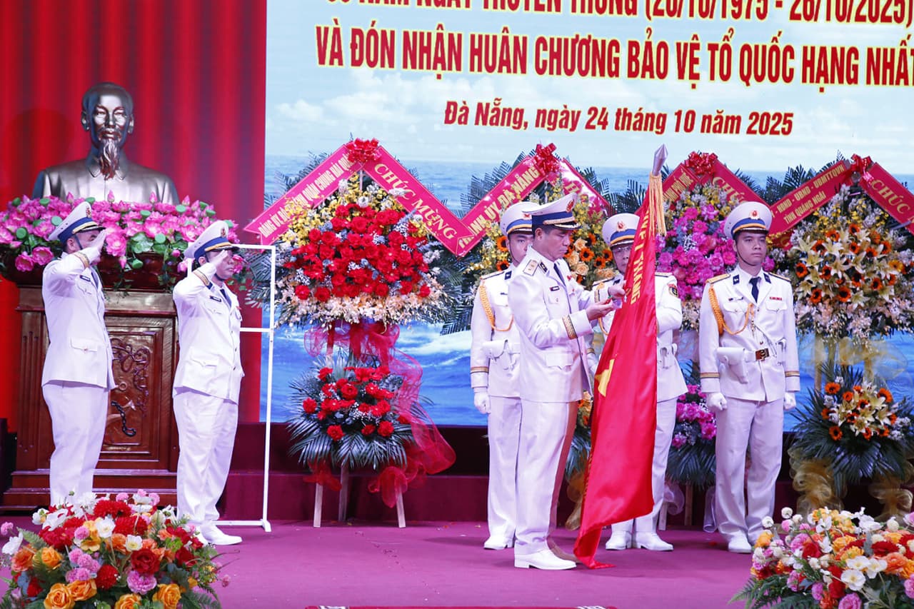 Vùng 3 Hải quân đón nhận Huân chương Bảo vệ Tổ quốc hạng Nhất