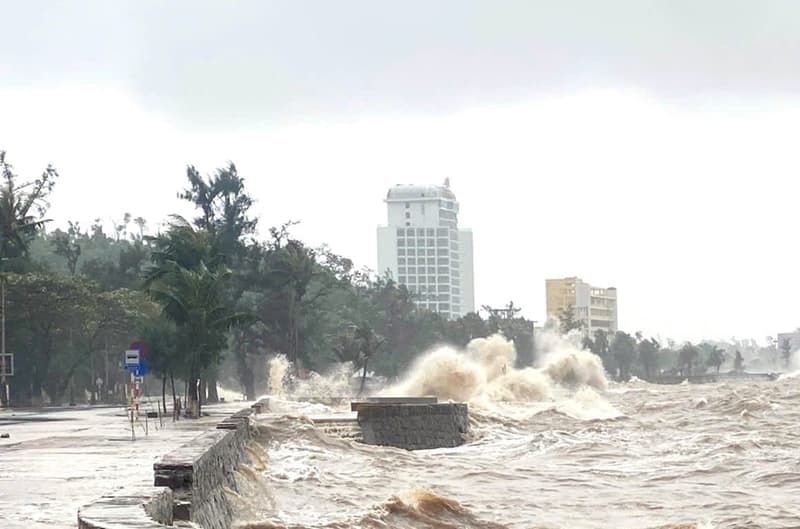 Bão số 11 giật cấp 16, hướng vào Quảng Ninh, Hải Phòng