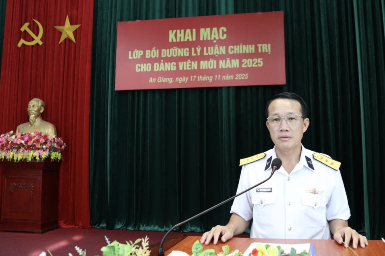 Lữ đoàn 127 khai mạc lớp bồi dưỡng lý luận chính trị cho đảng viên mới