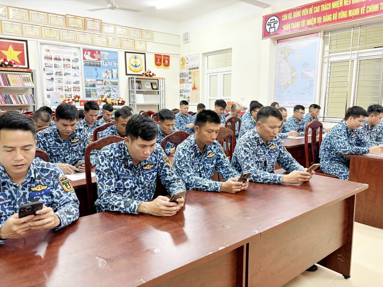 Lữ đoàn 189 thi trực tuyến tìm hiểu các kỳ Đại hội Đảng toàn quốc