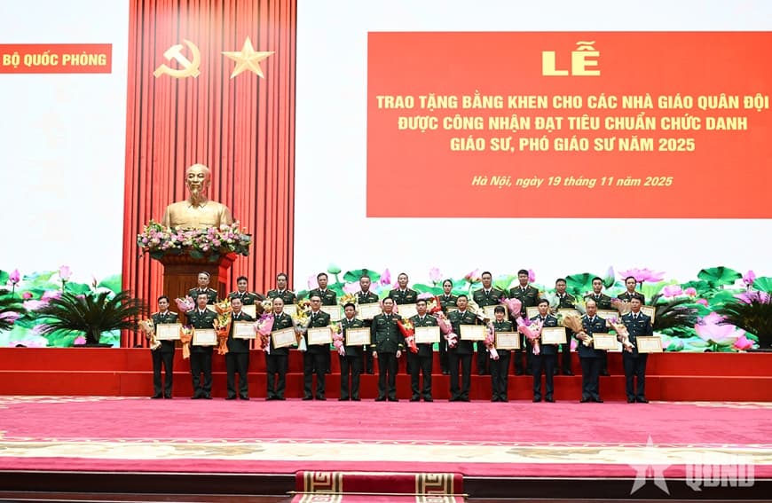 Bộ Quốc phòng khen thưởng các nhà giáo ưu tú trong Quân đội năm 2025