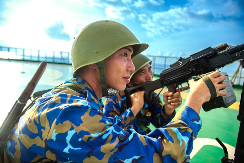 Vững vàng giữa trùng khơi