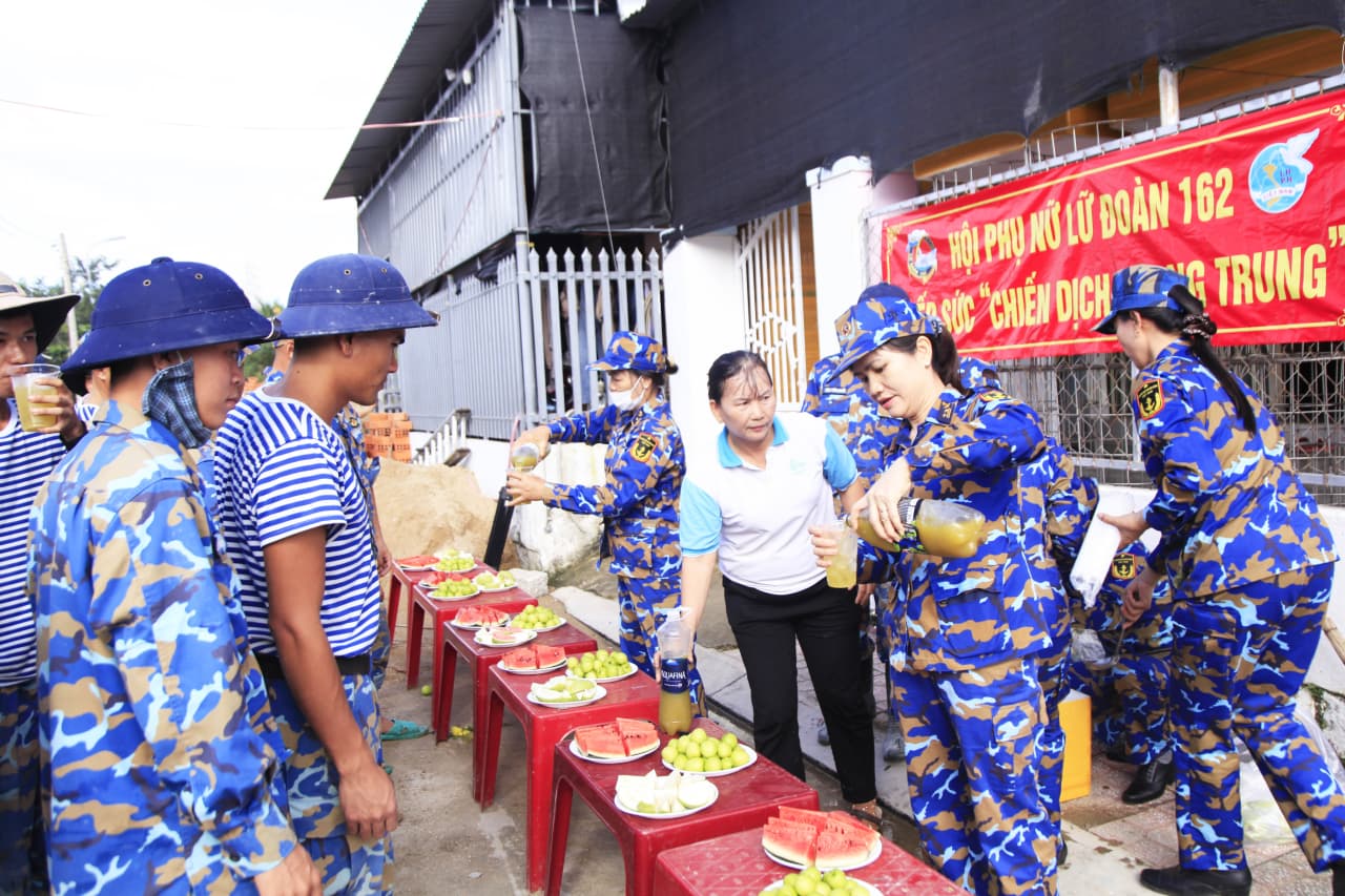 Hội Phụ nữ Lữ đoàn 162 tiếp sức chiến dịch Quang Trung