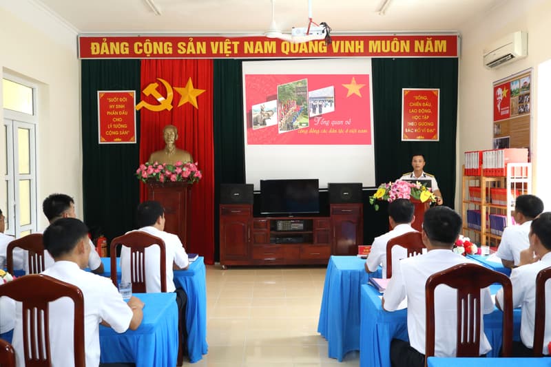 Lữ đoàn 189 thông qua bài giảng chính trị