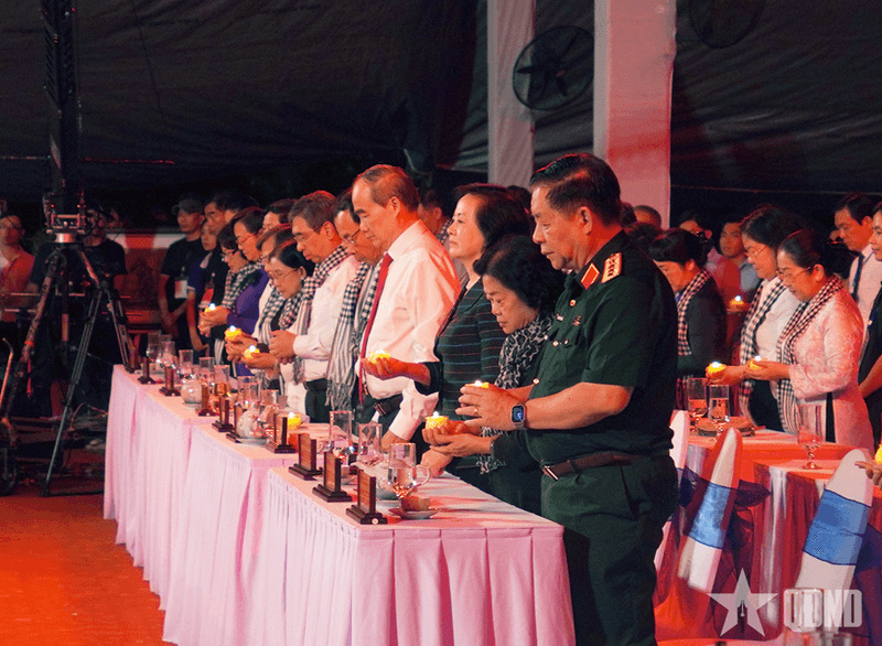 Đại tướng Nguyễn Trọng Nghĩa dự chương trình nghệ thuật đặc biệt tại Công viên Lê Thị Riêng