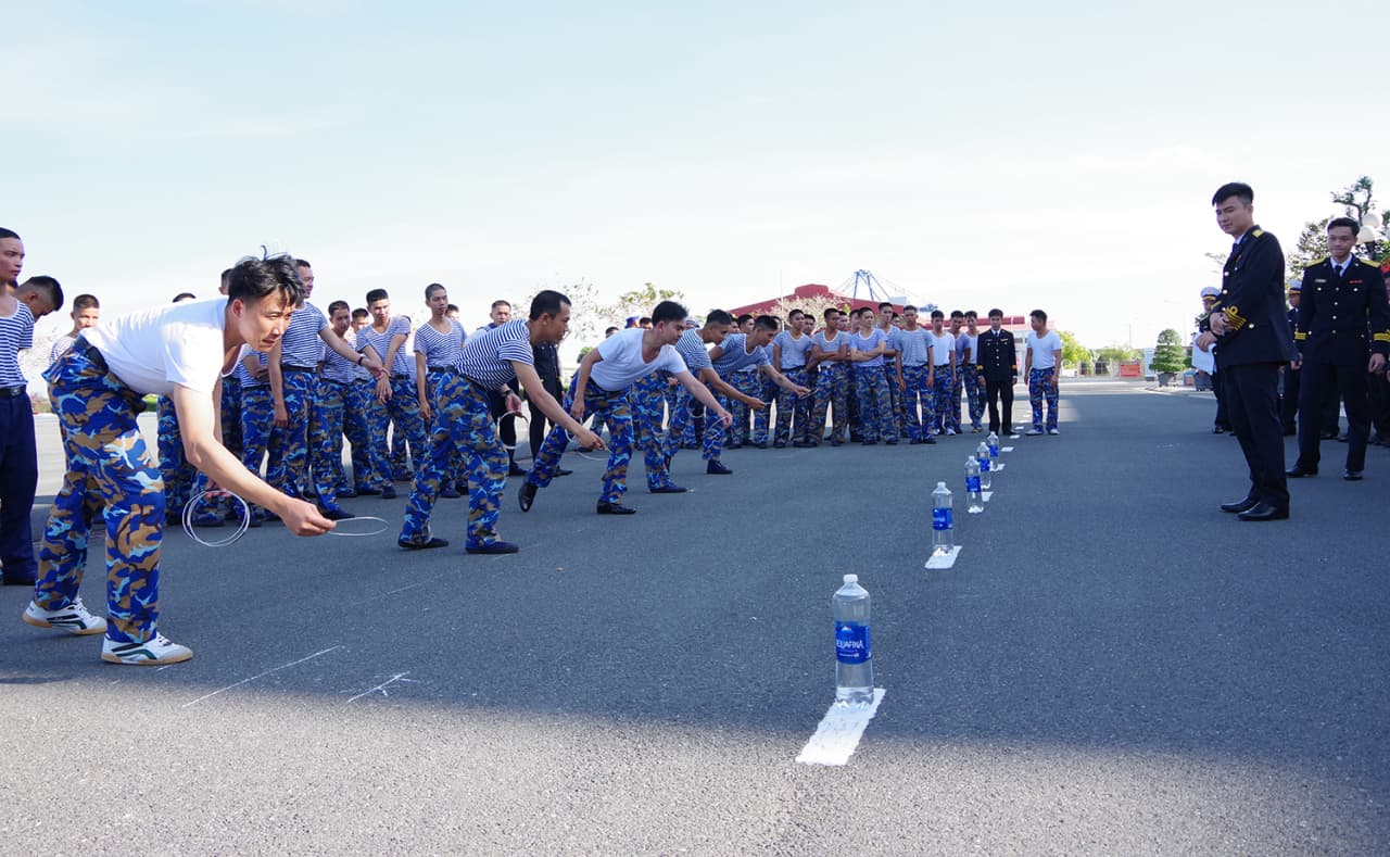 Sôi nổi hoạt động trong ngày lễ ở Vùng 2 Hải quân