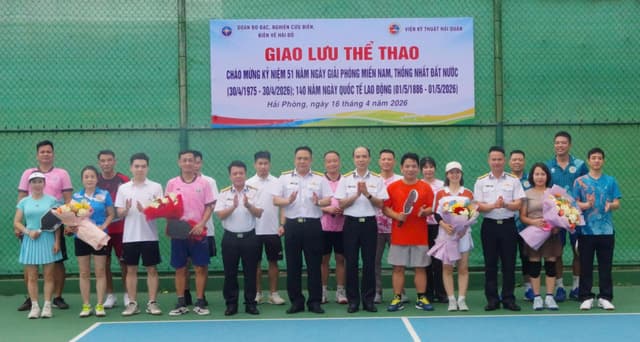 Giao hữu thể thao chào mừng các ngày lễ lớn