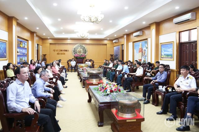 Đoàn đại biểu hội thảo khoa học về nhiên liệu đặc chủng thăm, làm việc tại Vùng 4