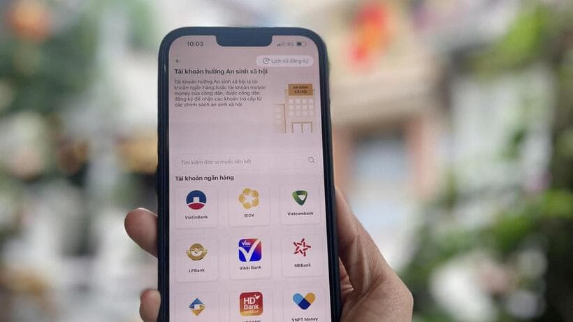 Người dân có thể nhận lương hưu, trợ cấp an sinh xã hội qua VNeID