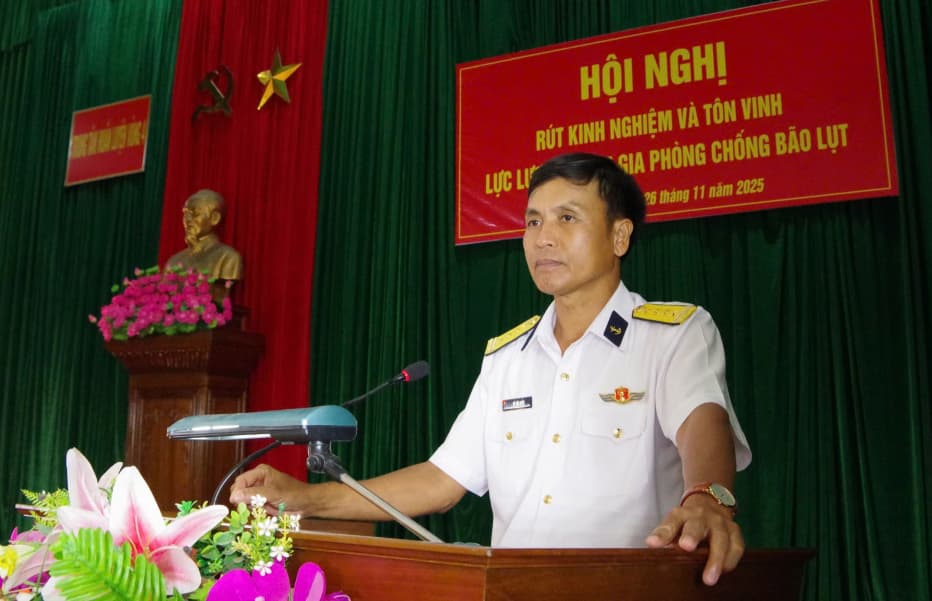 Trung tâm Huấn luyện Vùng 4 rút kinh nghiệm và tôn vinh lực lượng tham gia phòng chống bão lụt