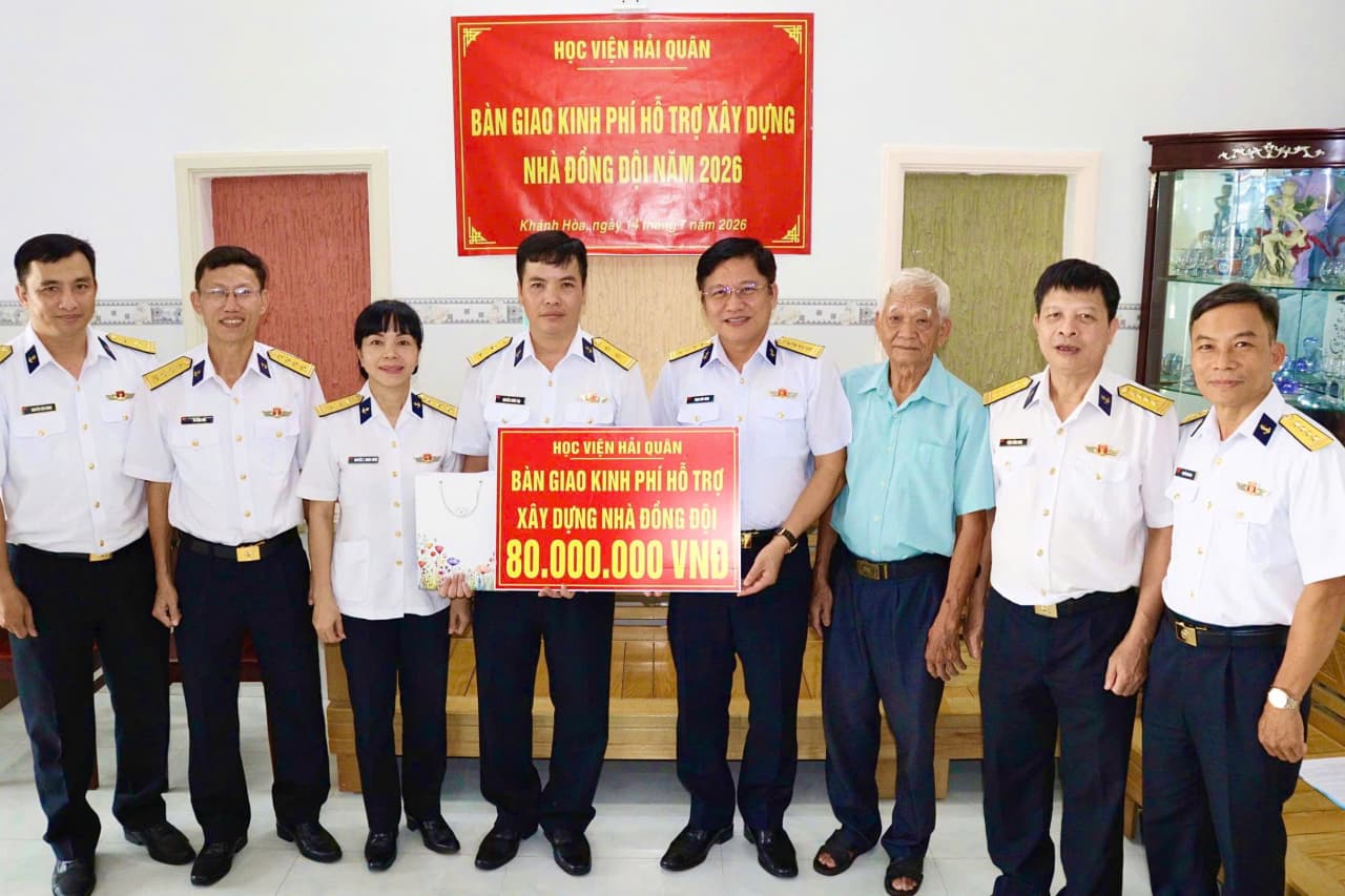 Học viện Hải quân bàn giao kinh phí hỗ trợ xây dựng nhà đồng đội