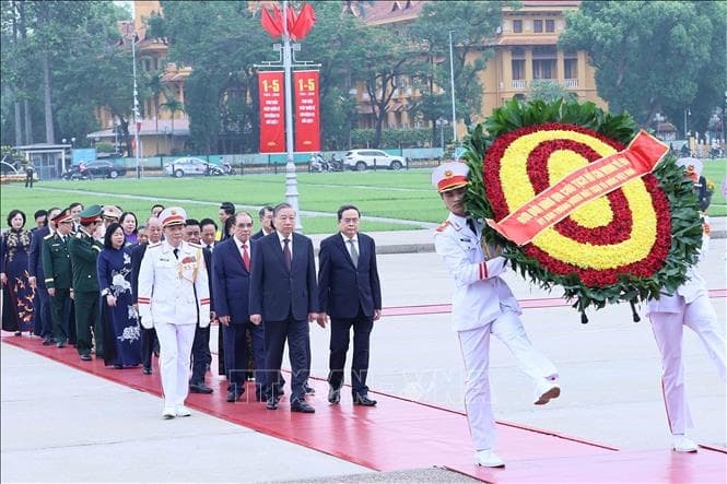 Lãnh đạo Đảng, Nhà nước vào Lăng viếng Chủ tịch Hồ Chí Minh nhân kỷ niệm 51 năm Ngày giải phóng miền Nam, thống nhất đất nước