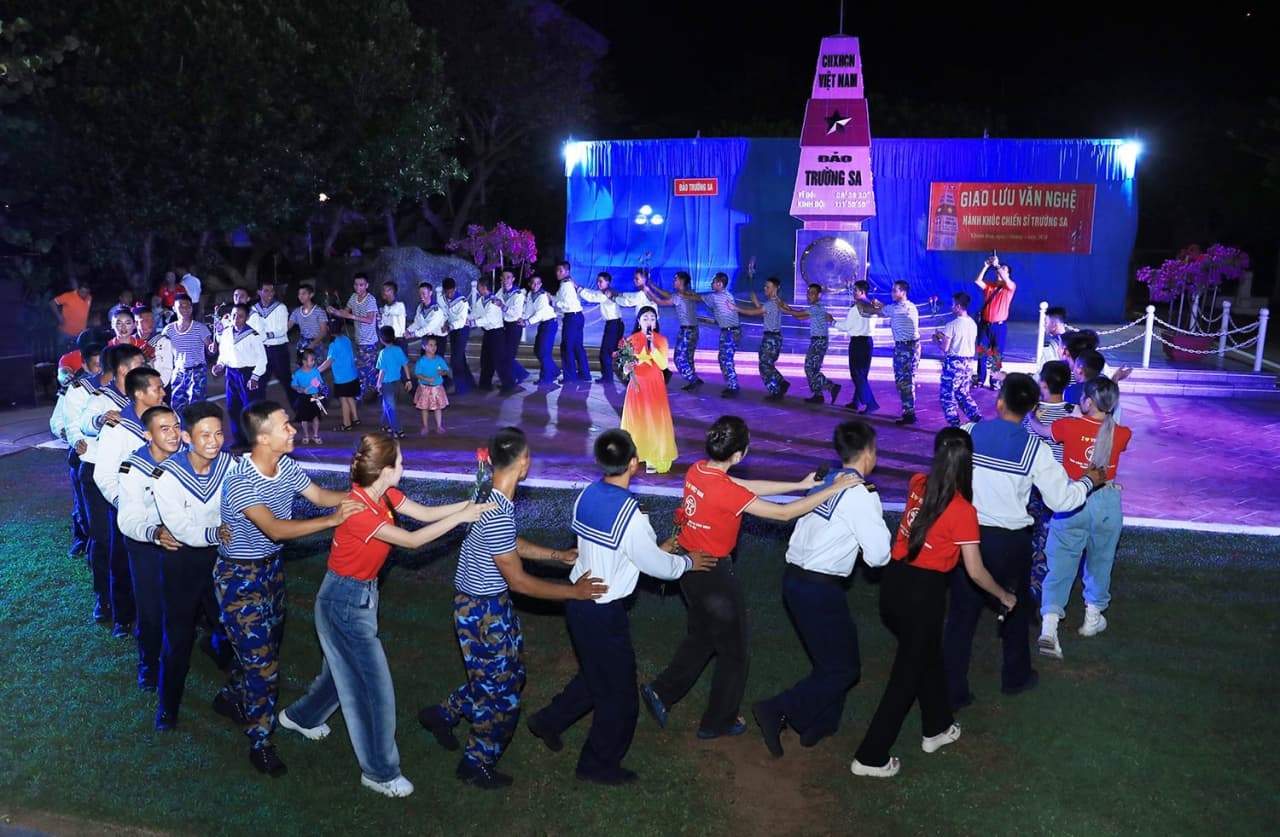 LÍNH ĐẢO YÊU VĂN NGHỆ (Kỳ 5): Nghị quyết 80 về văn hoá - Ánh sáng soi đường