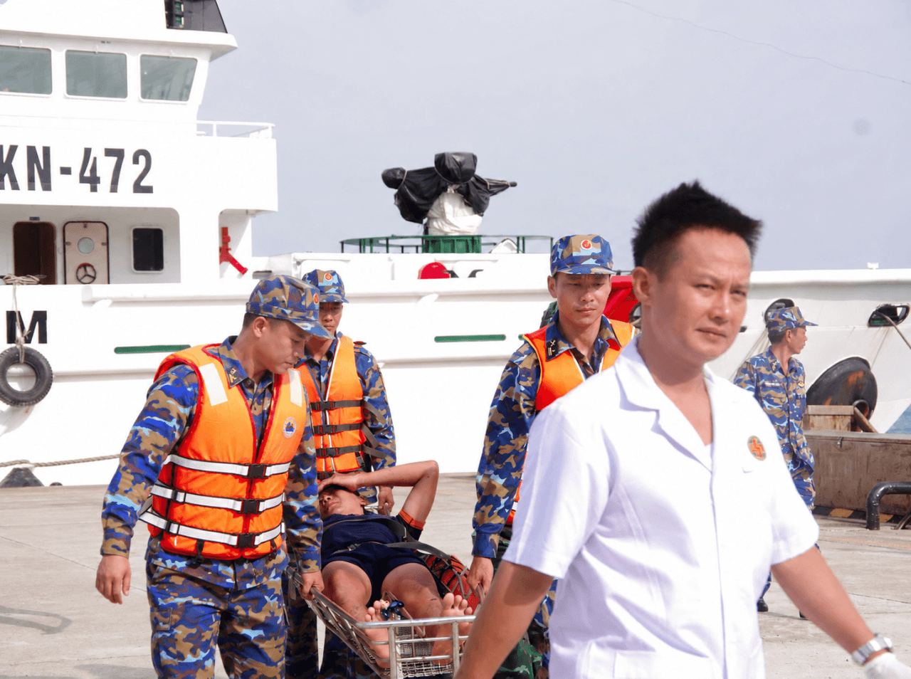 Đảo Trường Sa kịp thời tiếp nhận, hỗ trợ 32 ngư dân Đà Nẵng gặp nạn trên biển