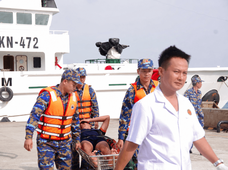 Đảo Trường Sa kịp thời tiếp nhận, hỗ trợ 32 ngư dân Đà Nẵng gặp nạn trên biển