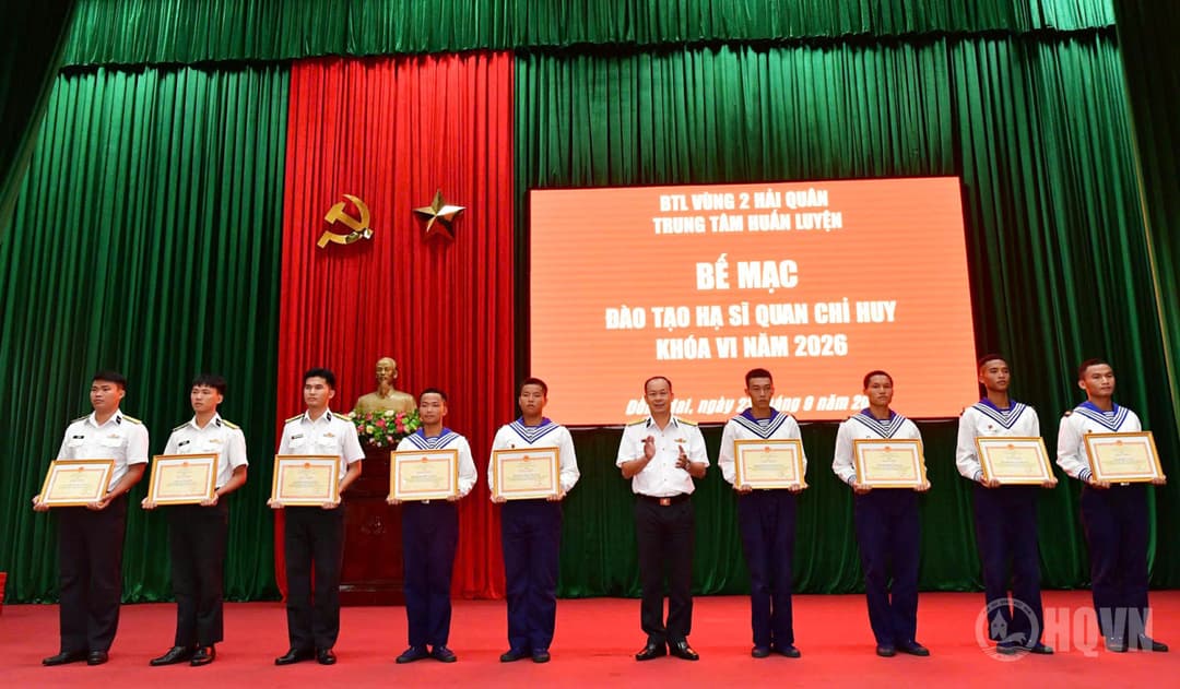 Trung tâm Huấn luyện Vùng 2 bế mạc đào tạo hạ sĩ quan chỉ huy