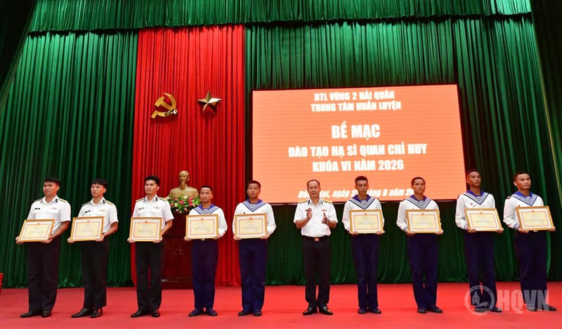 Trung tâm Huấn luyện Vùng 2 bế mạc đào tạo hạ sĩ quan chỉ huy