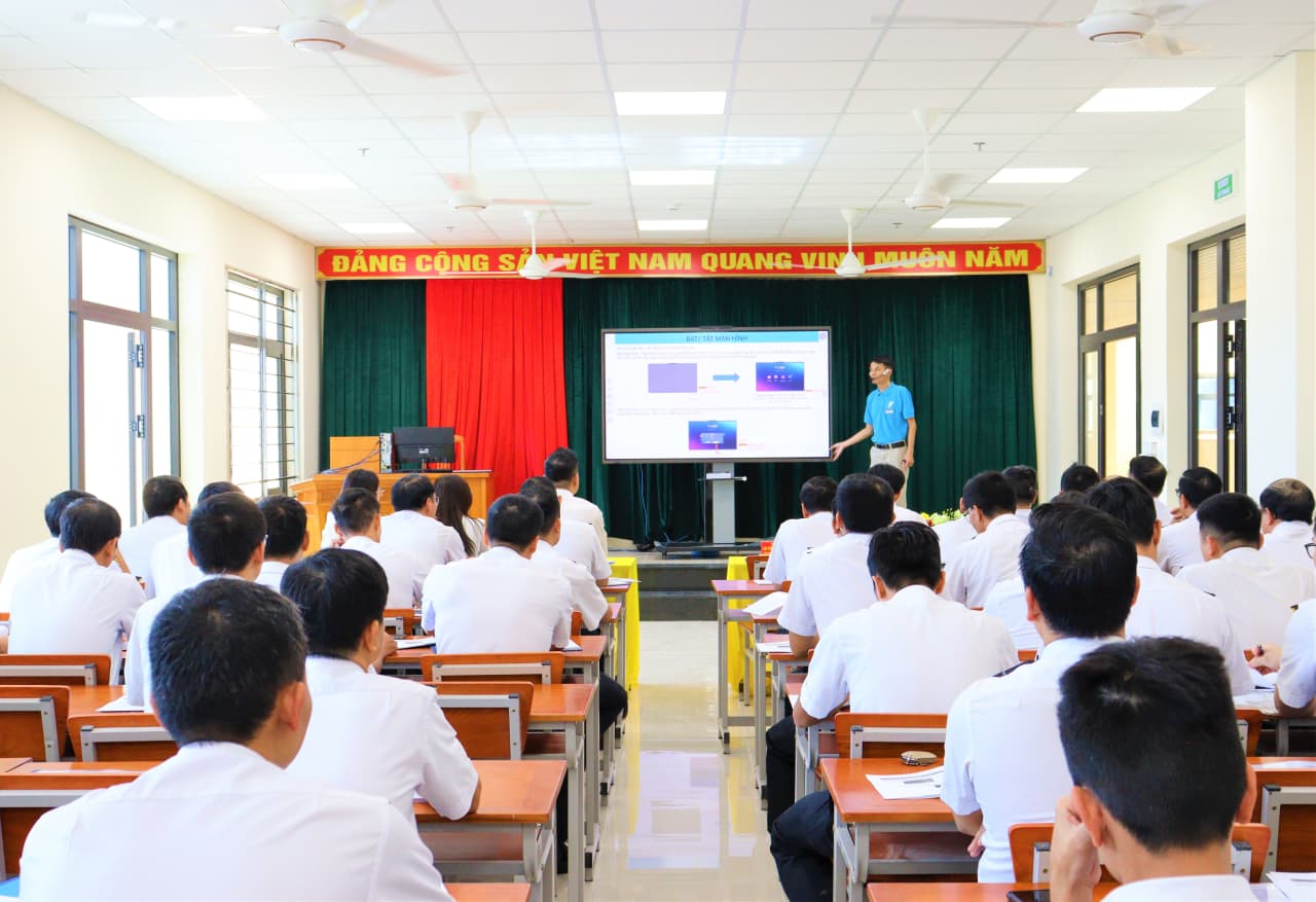 Học viện Hải quân tập huấn sử dụng trang thiết bị đào tạo
