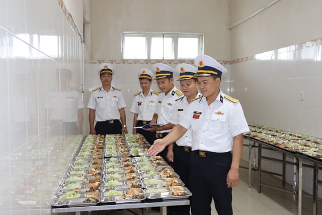 Lữ đoàn 126: Đẩy mạnh tăng gia sản xuất gắn với xây dựng doanh trại chính quy, xanh – sạch – đẹp