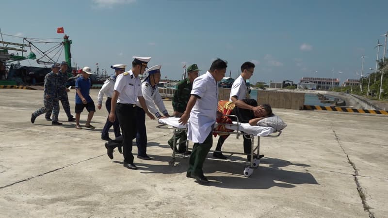 Bệnh xá đảo Trường Sa cấp cứu kịp thời ngư dân bị bệnh trên biển