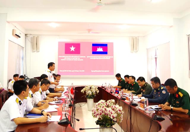 Tùy viên quân sự Campuchia tại Việt Nam thăm, làm việc với Trường Cao đẳng Kỹ thuật Hải quân