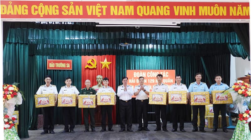 Hải đoàn 129 hoàn thành chuyến thăm, chúc Tết quân và dân Đặc khu Trường Sa