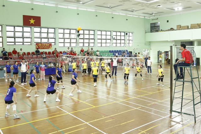 Giải bóng chuyền hơi nữ chào mừng Ngày thành lập Binh đoàn 20