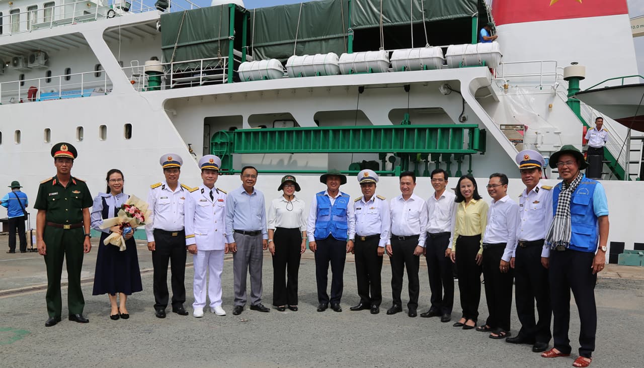 Hải trình thắm đượm nghĩa tình của thành phố mang tên Bác với biển đảo Tây Nam