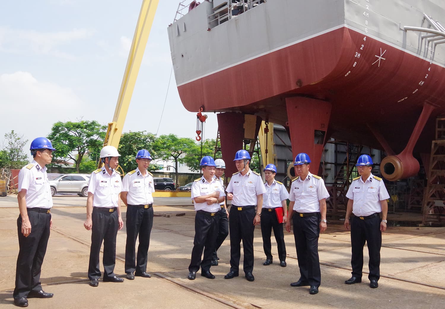 Chính ủy Hải quân thăm, kiểm tra Nhà máy X46
