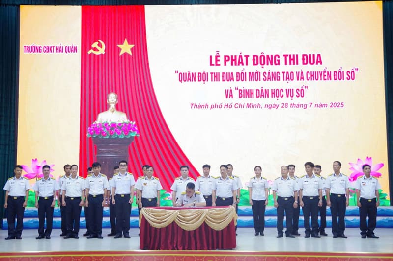 Trường Cao đẳng Kỹ thuật Hải quân: Phát động phong trào thi đua “Đổi mới sáng tạo và chuyển đổi số” và “Bình dân học vụ số”