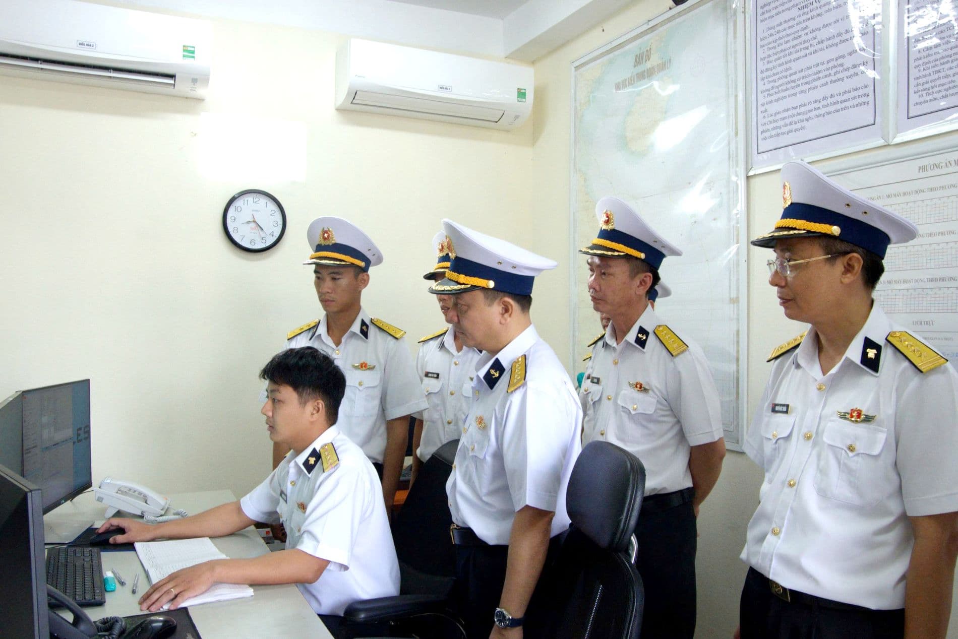 Tư lệnh Vùng 3 kiểm tra các đơn vị trực thuộc