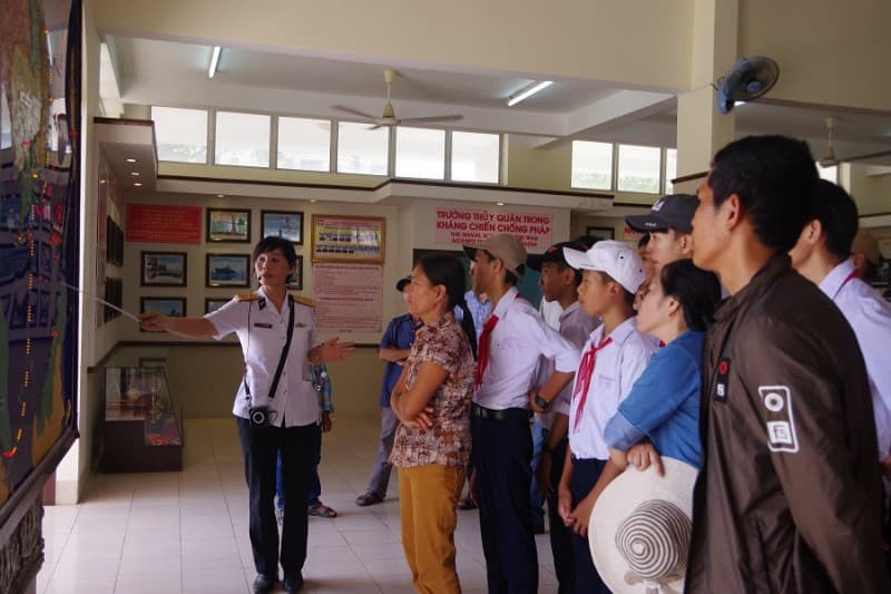Trường Trung học cơ sở Trần Quang Khải