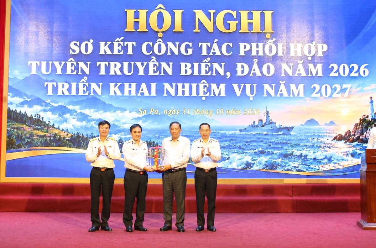 Cục Chính trị Hải quân và Ban Tuyên giáo Tỉnh ủy Lào Cai: Tiếp tục đẩy mạnh công tác phối hợp tuyên truyền biển đảo