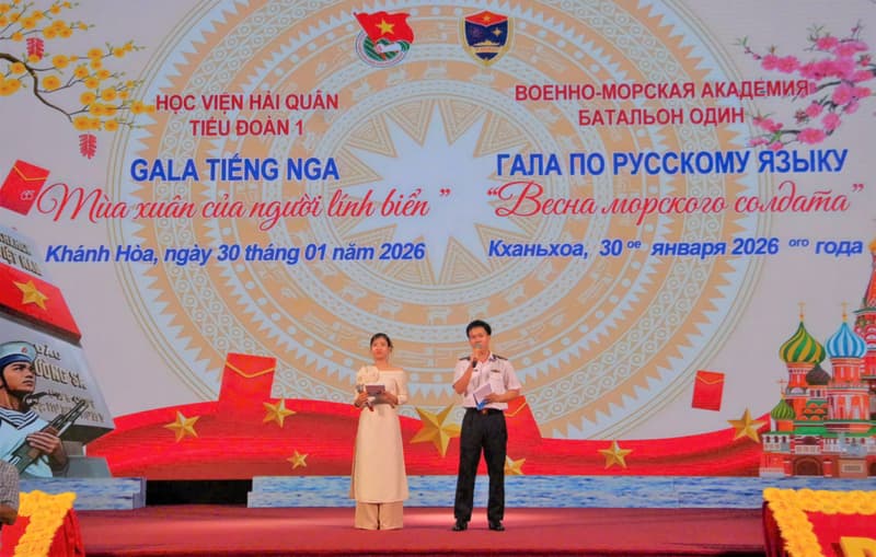 Học viện Hải quân sôi nổi đêm Gala tiếng Nga