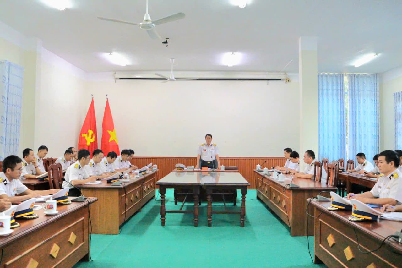 Vùng 4 Hải quân kiểm tra công tác sẵn sàng chiến đấu tại Lữ đoàn 101